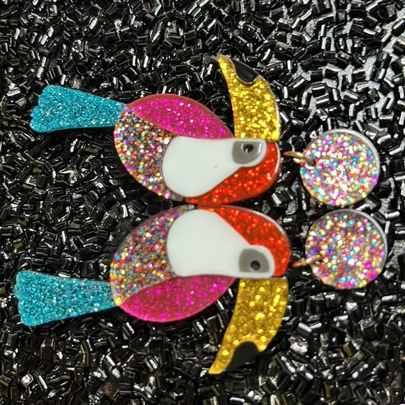 Multi colored glitter Toucan dangle Earrings.These earrings have a Tropical Vibe - Picture 6 of 11